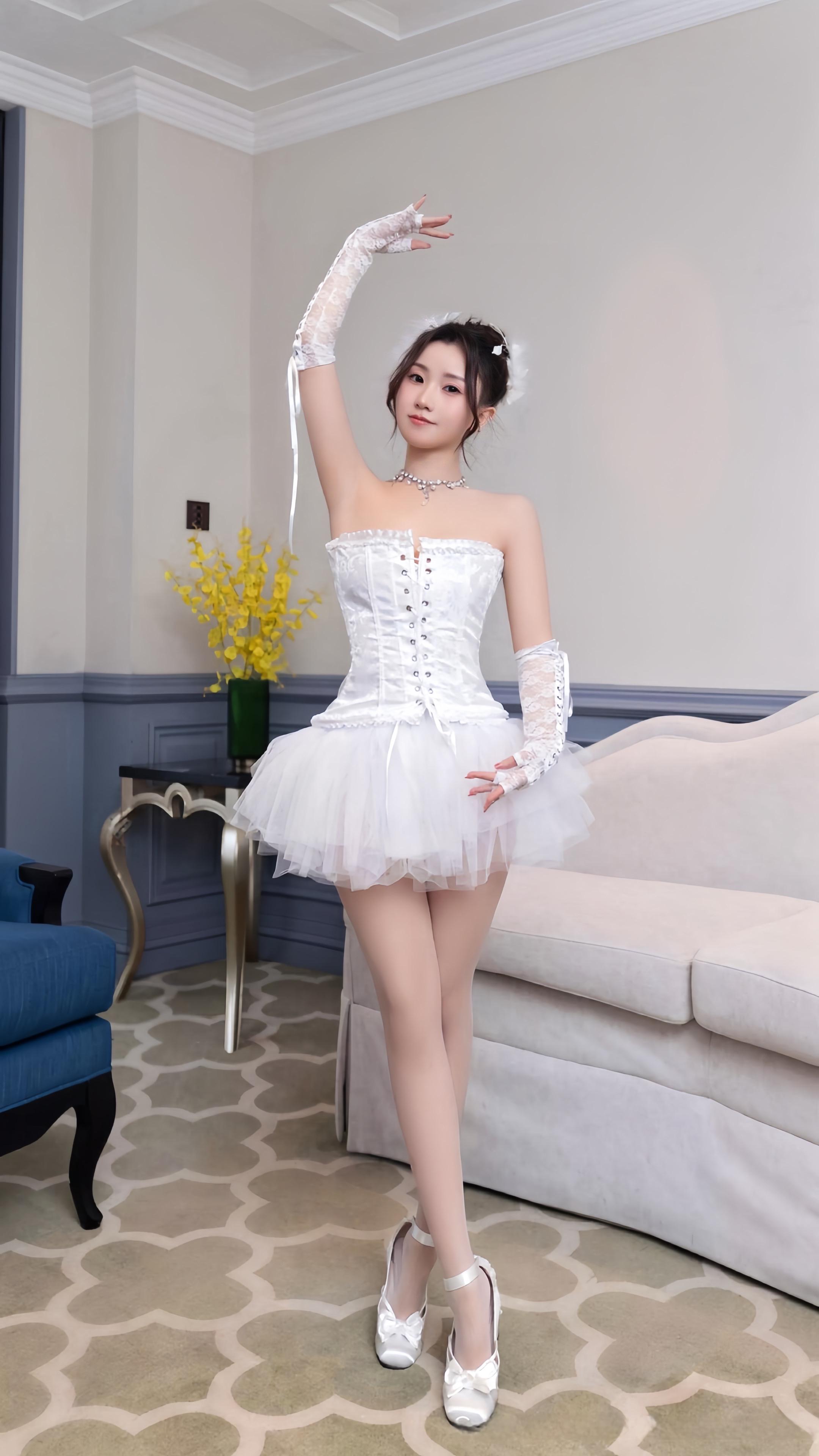 秀人模特江幼瑶网站合集：全方位欣赏甜美系女神魅力