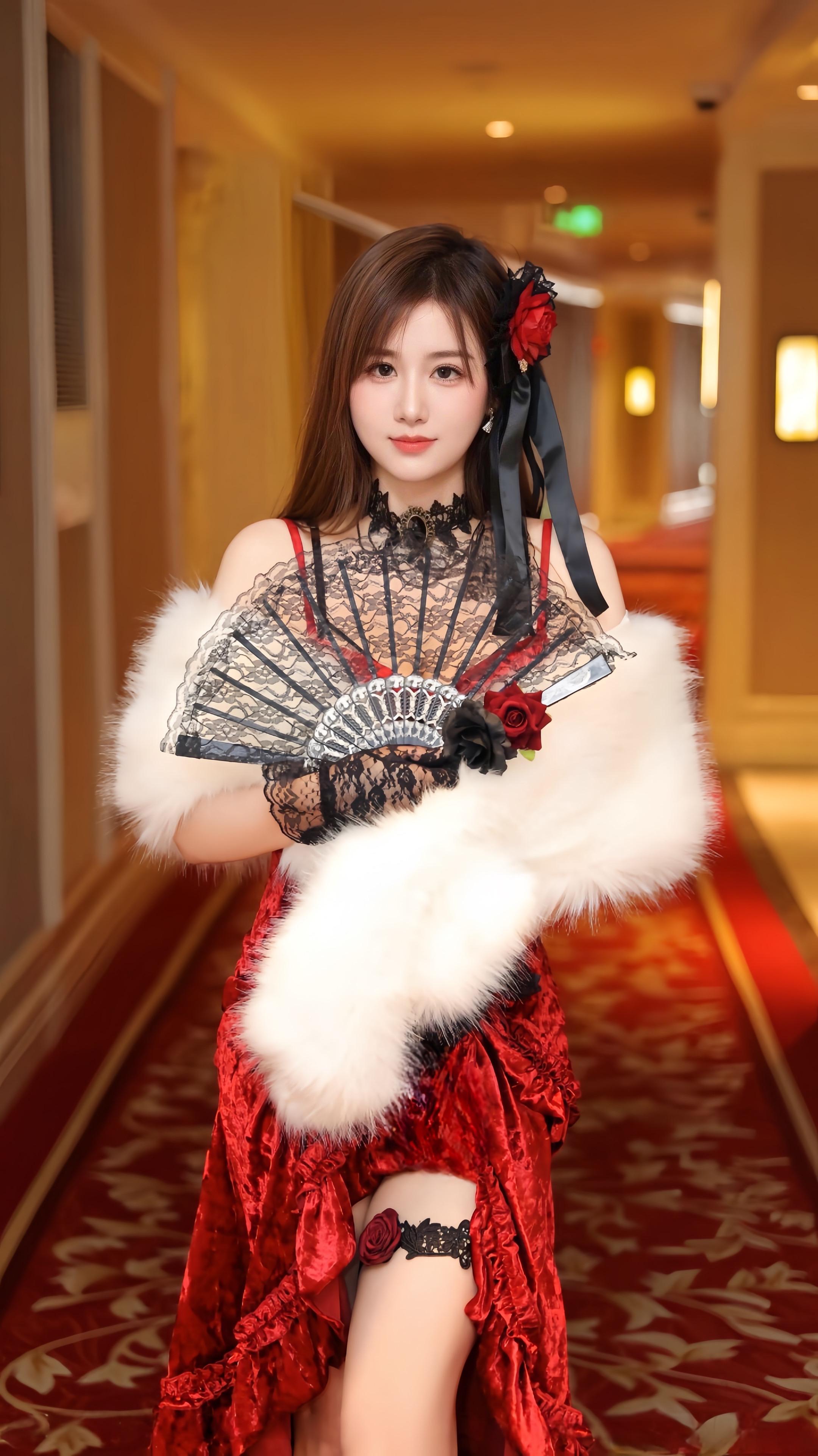 秀人官方门户网站白茹雪abby写真合集:光影下的魅力典藏