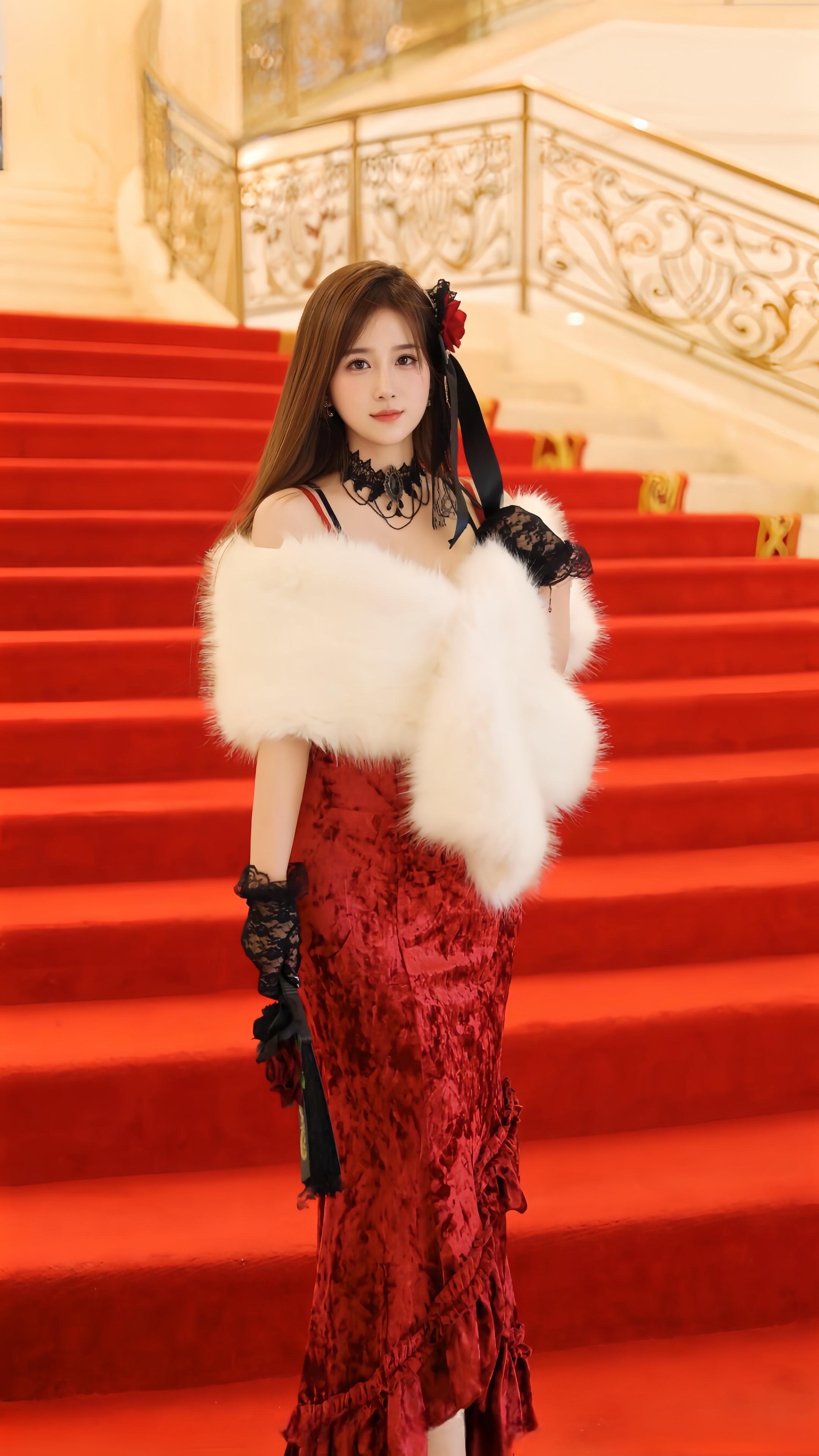 秀人官方门户网站娜露写真合集：光影下的艺术呈现